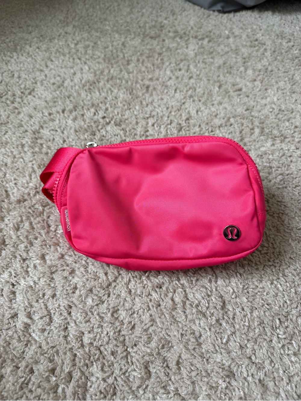 lululemon Everywhere Belt Bag - Lip Gloss